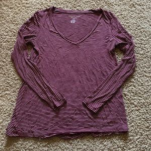 American Eagled Burgundy Striped V-neck Slub Long-sleeve Tee - size S